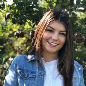 Meet your Posher, Cassandra